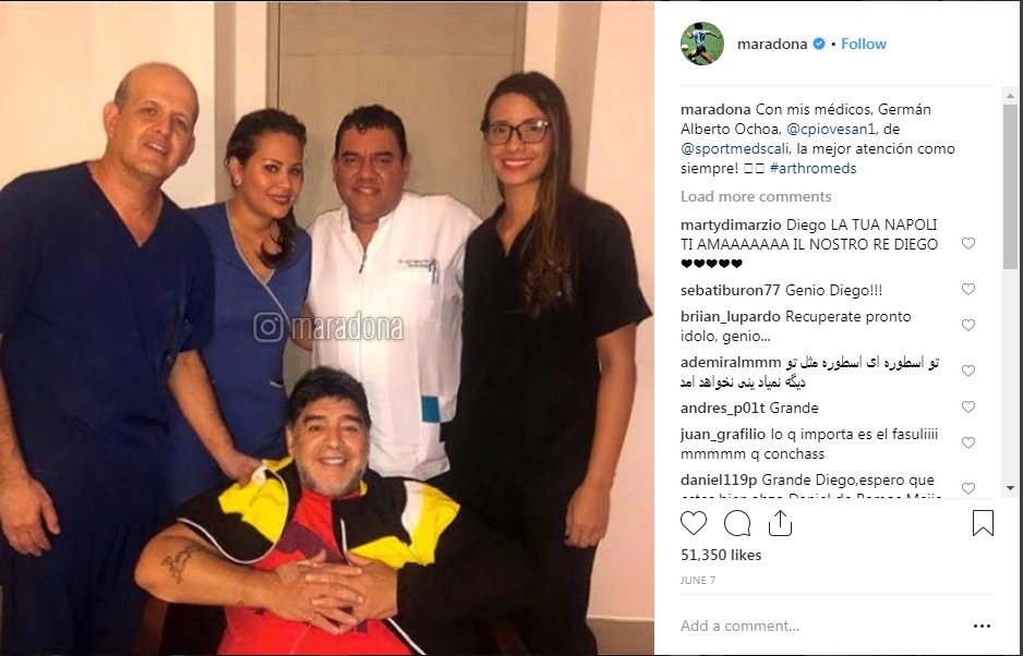 Maradona mất sụn đầu gối, phải dùng chân giả ảnh 2 Maradona mat sun dau goi, phai dung chan gia anh 2