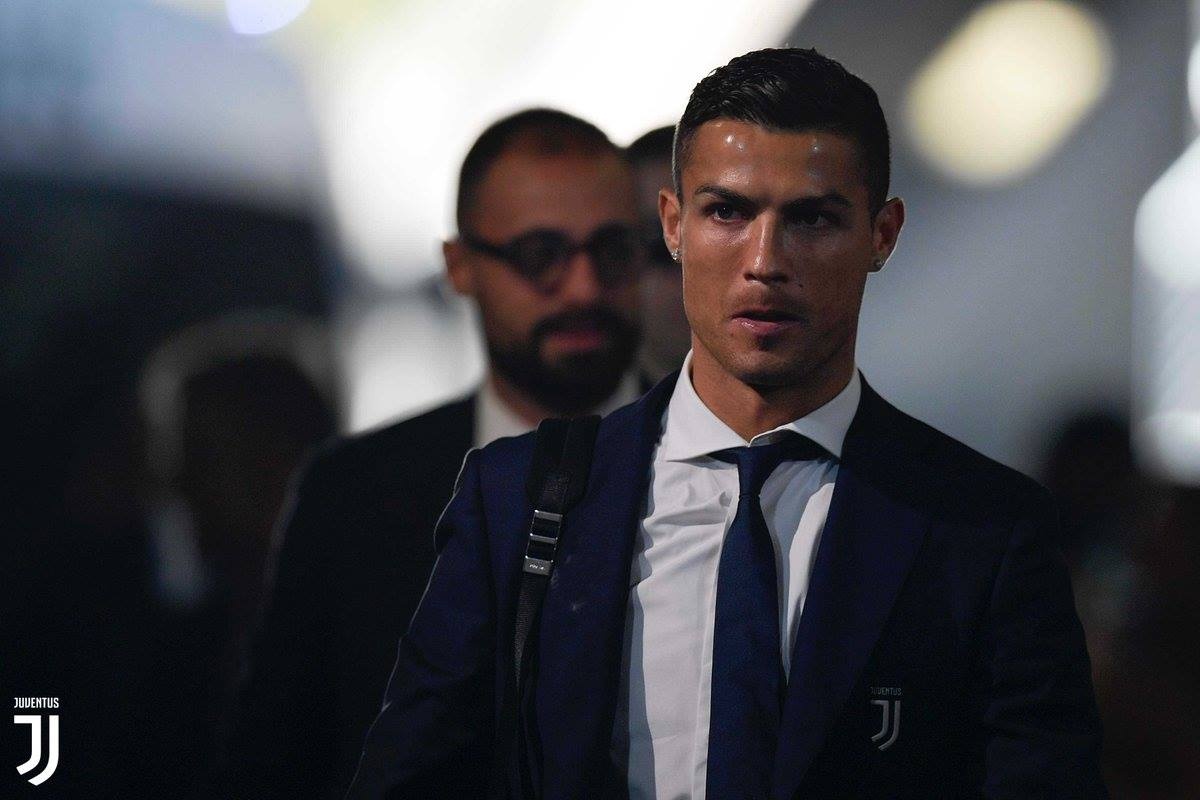 Juventus hoa Genoa 1-1: Cai gia cua su cung phung Ronaldo hinh anh