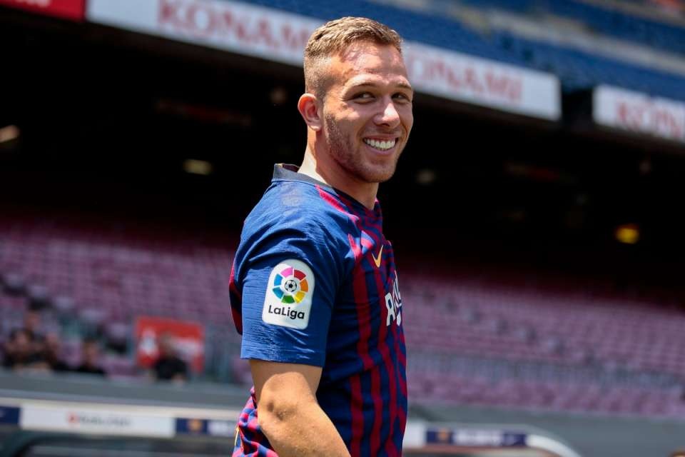 Arthur - ‘Xavi de nhi’ va thu thach o sieu kinh dien hinh anh