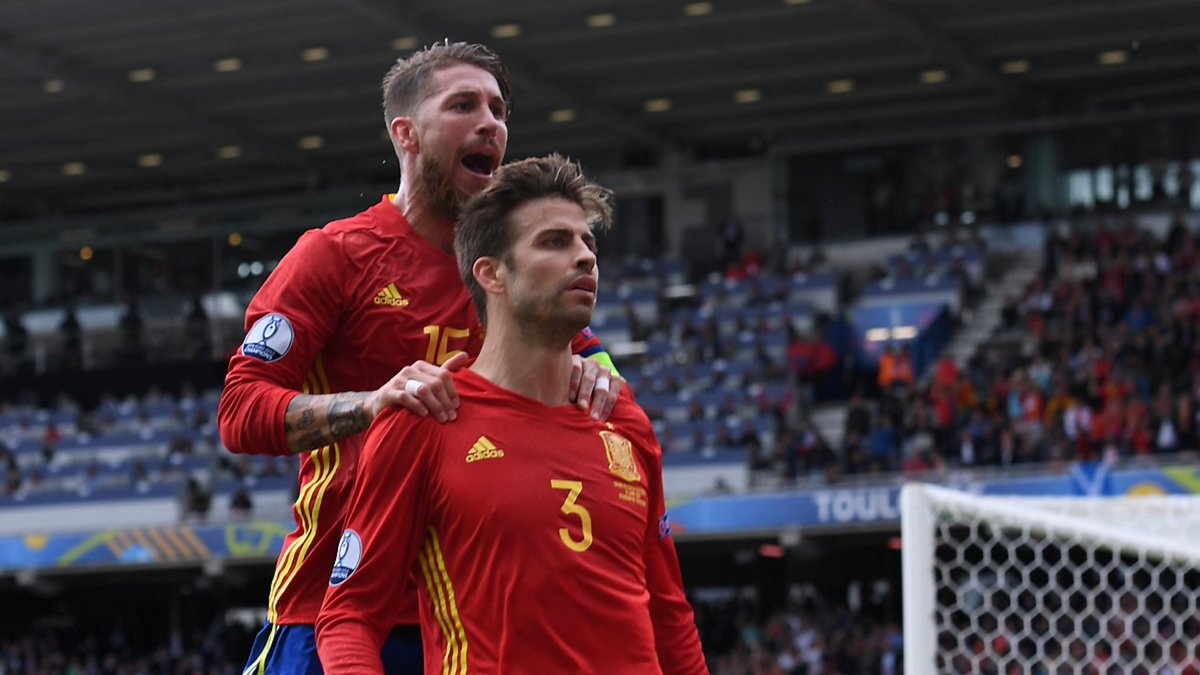 Mau thuan Ramos - Pique: Khi 'Sieu kinh dien' khong chi la bong da hinh anh