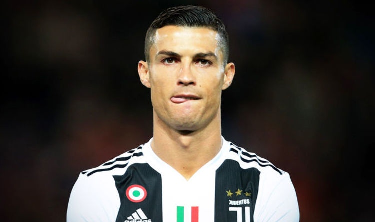Ronaldo giai cuu Juventus: Dinh nghia sieu sao hinh anh