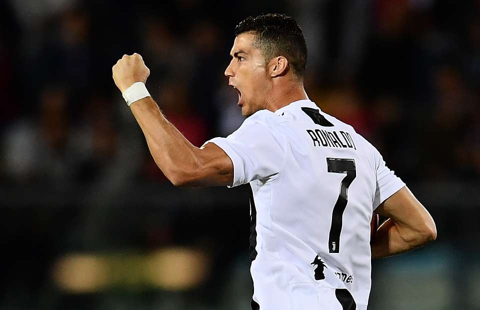 Ronaldo ghi ban giup Juventus thang Fiorentina 3-0 hinh anh