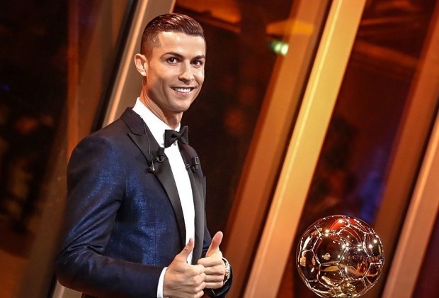 Ronaldo se vuot Modric de gianh Qua bong vang 2018? hinh anh