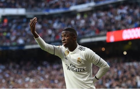 Real Madrid thang Valladolid 2-0: Cuu tinh Vinicius Junior hinh anh