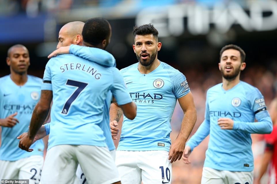 Huy diet Southampton 6-1, Man City giat lai ngoi dau tu tay Liverpool hinh anh