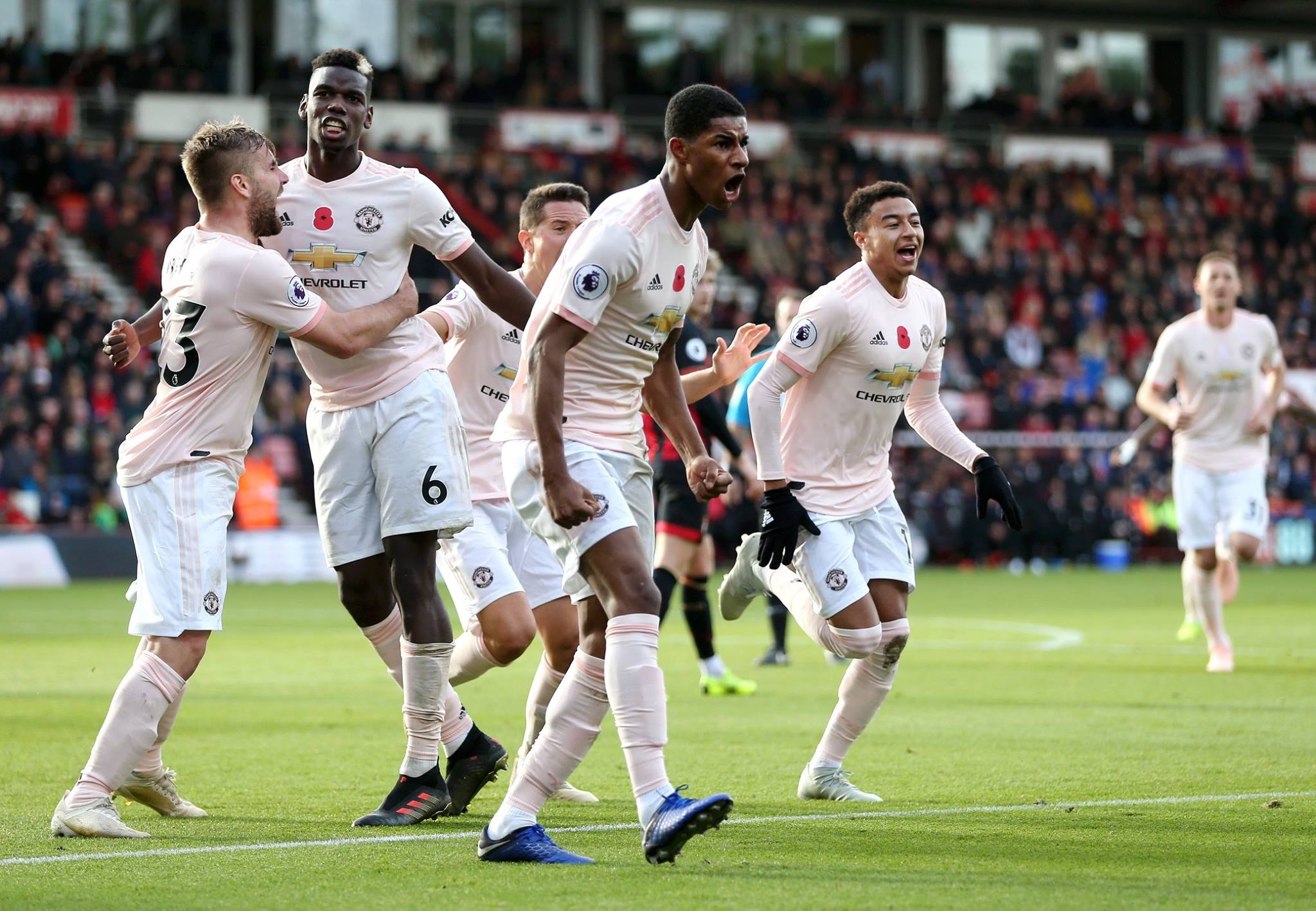 MU tro lai: Cau chuyen ve ke hai mat va niem tin duoc dat dung cho hinh anh