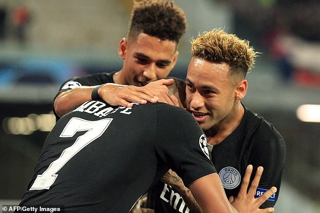 Hoa Napoli 1-1, PSG van rong cua di tiep tai Champions League hinh anh