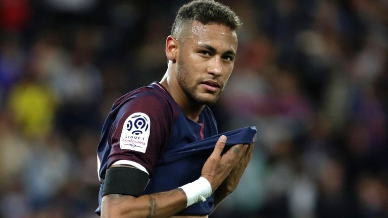 PSG co the bi UEFA loai khoi Champions League hinh anh