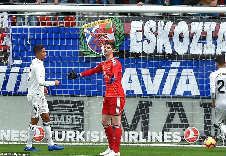 Real thua soc Eibar 0-3 sau khi ky hop dong chinh thuc voi HLV Solari hinh anh