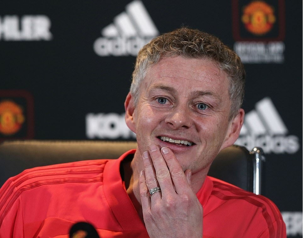 Cardiff City vs MU: Ole Gunnar Solskjaer hoi sinh 'Quy do'? hinh anh