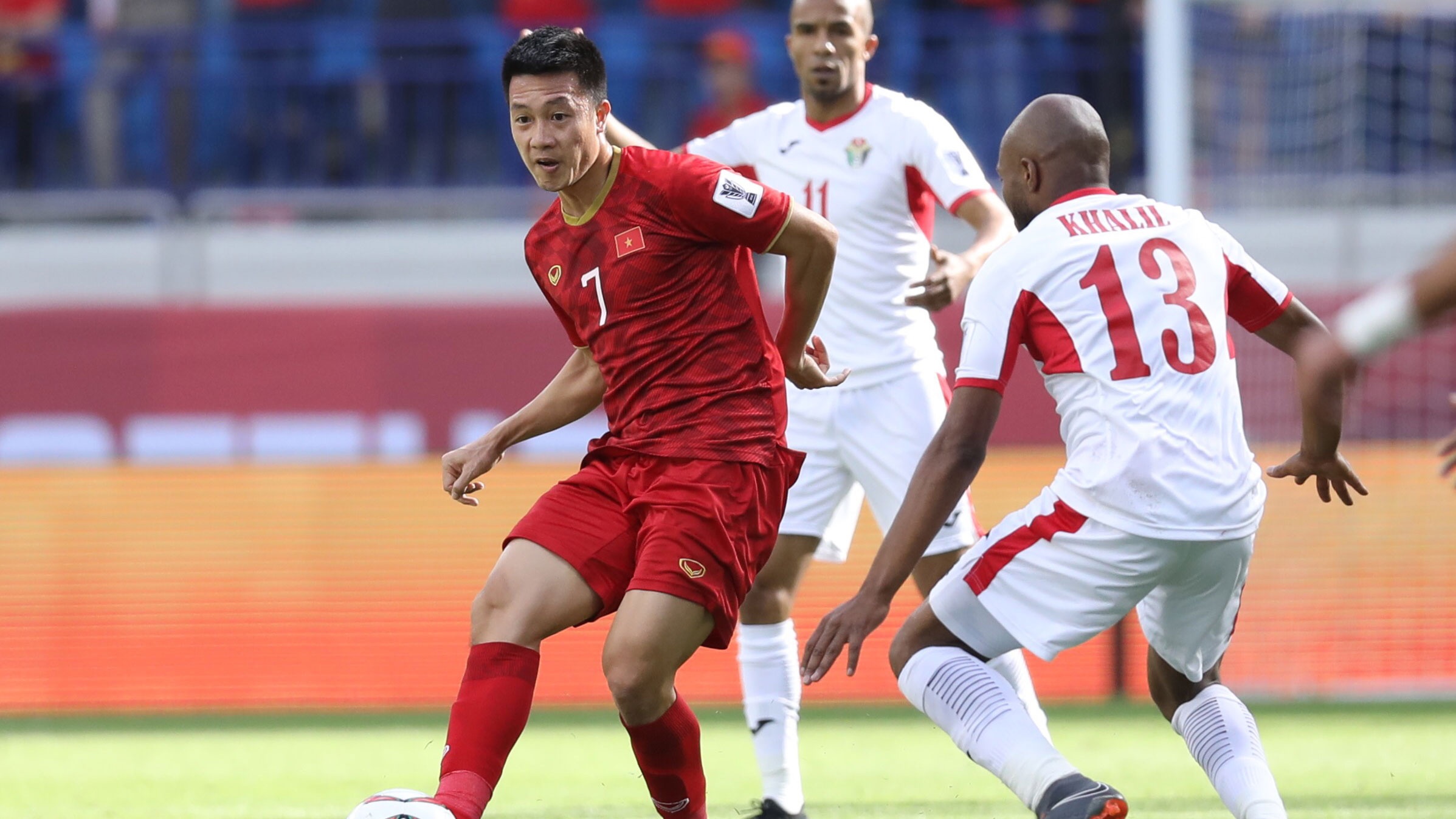 Tim Cahill chuc mung chien thang cua tuyen Viet Nam hinh anh