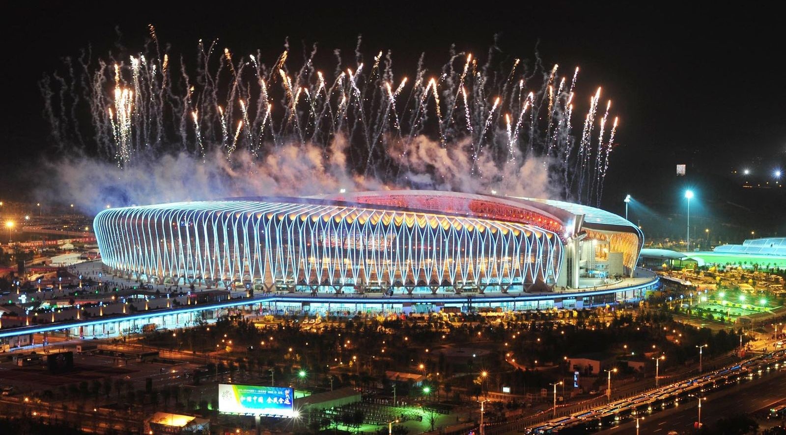 doi thu CLB Ha Noi,  Shandong Luneng anh 3