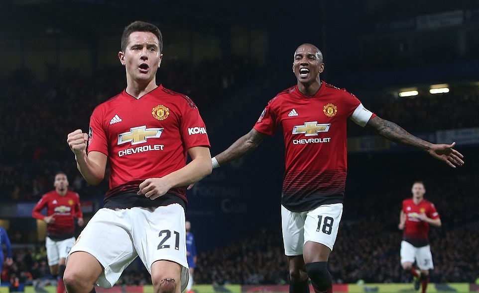 MU danh bai Chelsea, day HLV Sarri toi bo vuc sa thai hinh anh