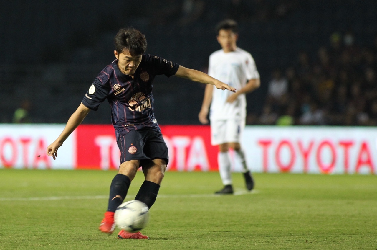 Luong Xuan Truong,  Buriram United,  V.League,  Thai League,  Xuan Truong,  Chonburi anh 2