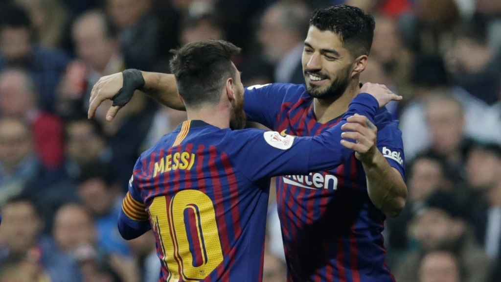 Luis Suarez: 'Messi chu dong nhuong toi sut phat den' hinh anh