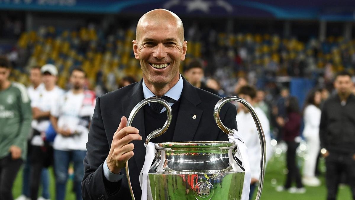Zidane chuan bi tro lai Real Madrid, HLV Solari se bi sa thai hinh anh