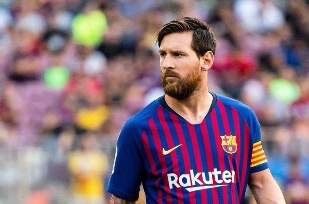 Ronaldo tuyen chien, Messi co tra loi? hinh anh