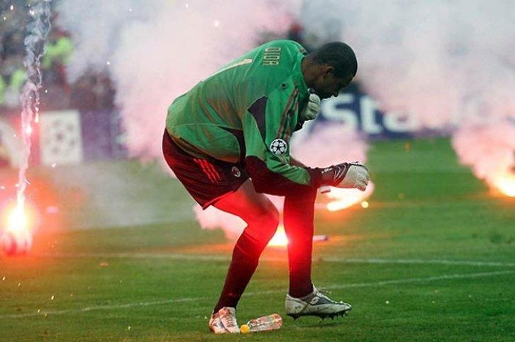 bóng đá, pháo sáng ảnh 2 bong da, phao sang anh 2