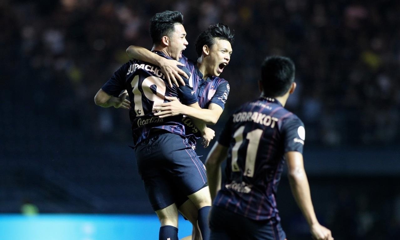 Buriram thang nguoc dong kich tinh du Xuan Truong du bi hinh anh