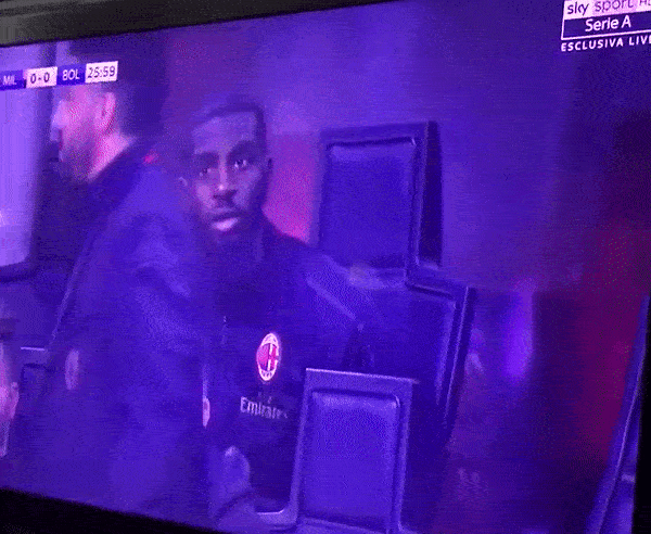 Cau thu AC Milan dung loi le tuc tiu voi HLV Gattuso hinh anh