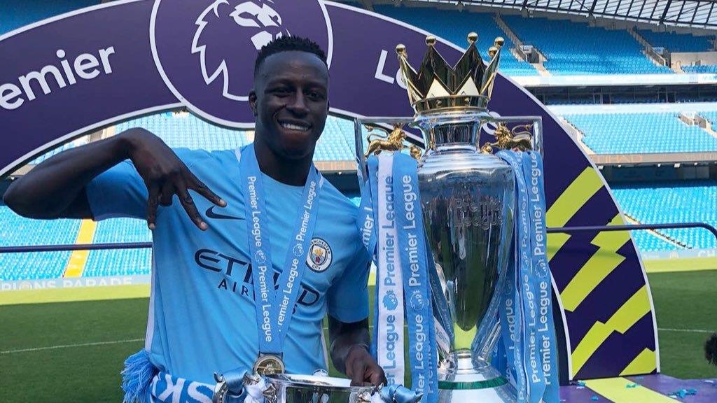 Tim ra cau thu 'so huong' nhat doi hinh Man City hinh anh