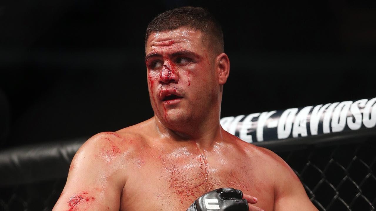 Vo si bung mo ha knock-out doi thu bang cu bay nguoi len goi hinh anh