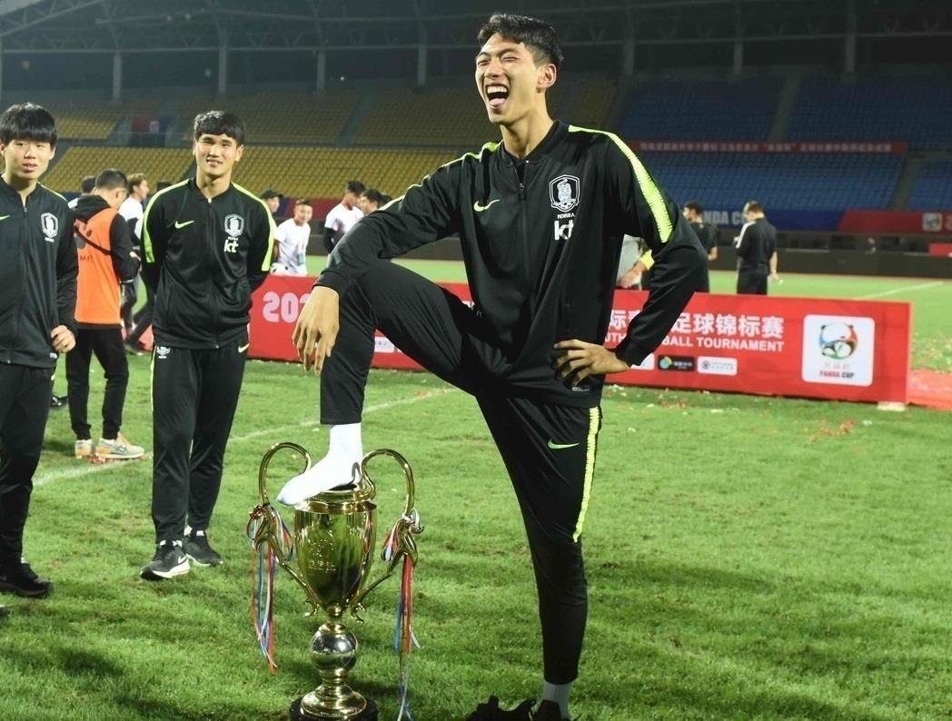 U18 Han Quoc bi tuoc cup vo dich vi hanh vi xuc pham tai Trung Quoc hinh anh