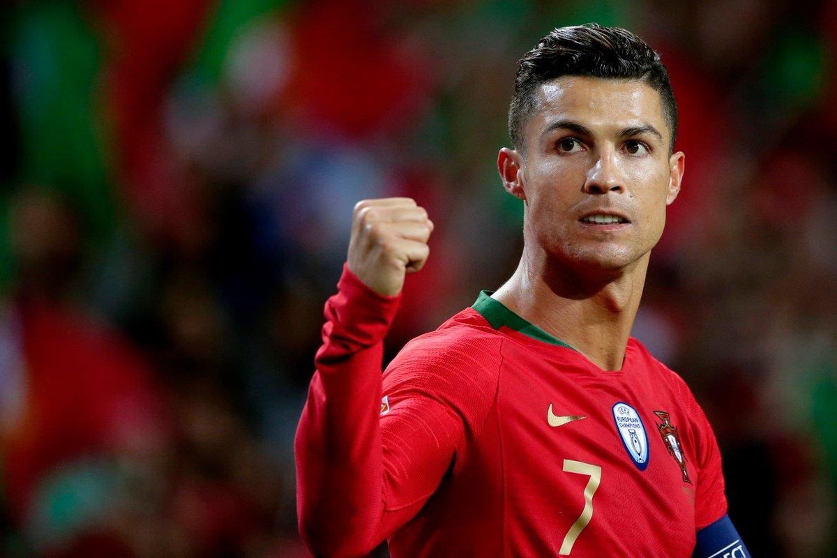 Ronaldo lap hat-trick, Bo Dao Nha vao chung ket UEFA Nations League hinh anh
