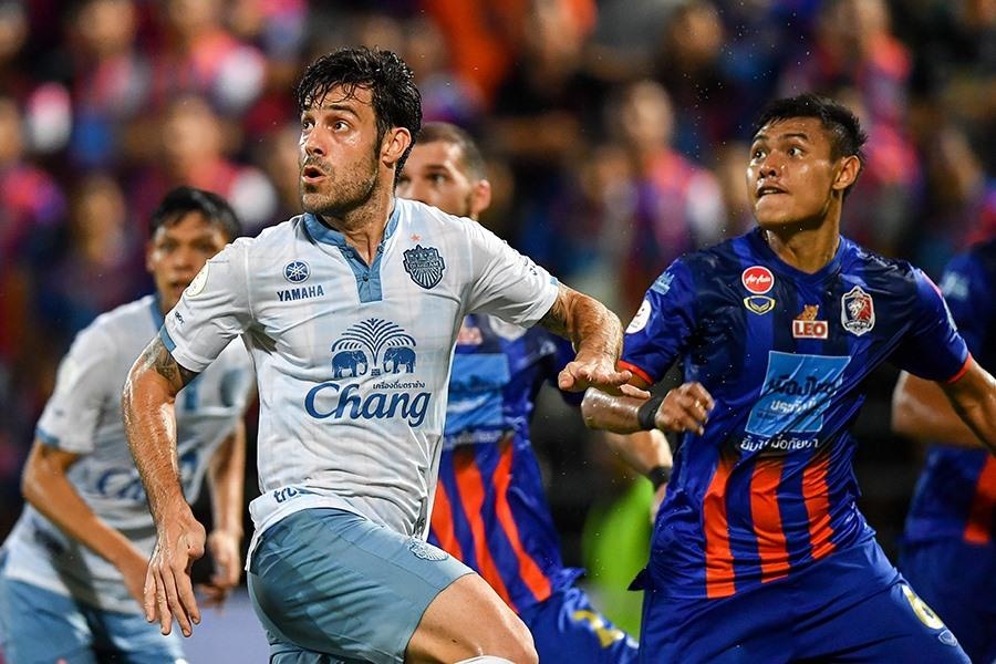 Thang Port FC, Buriram vuon len ngoi dau bang Thai League hinh anh