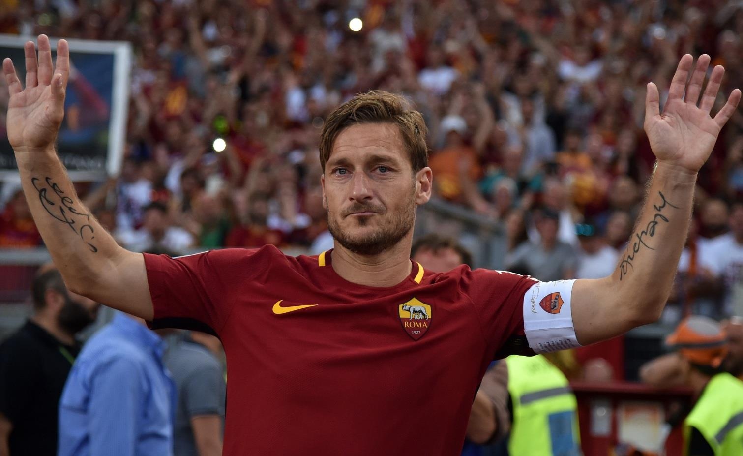 Totti chia tay Roma anh 7