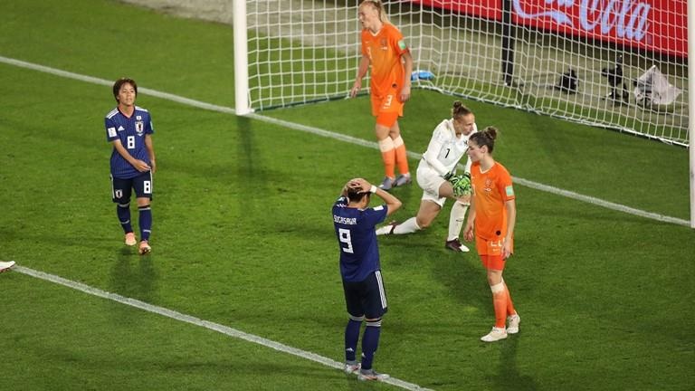 nu Nhat Ban khoc anh 6