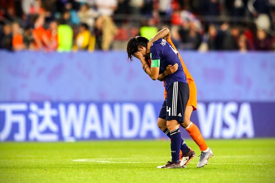 nu Nhat Ban khoc anh 2