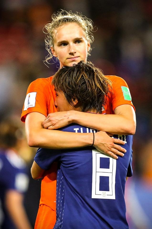 nu Nhat Ban khoc anh 3