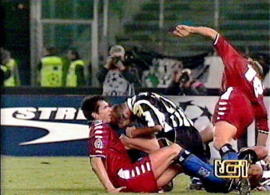 Zinedine Zidane húc đầu ảnh 7 Zinedine Zidane huc dau anh 7