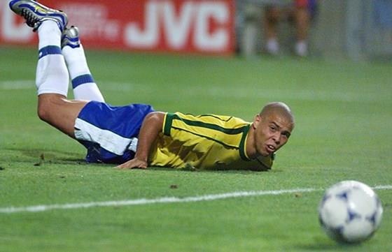 Ronaldo dong kinh anh 8