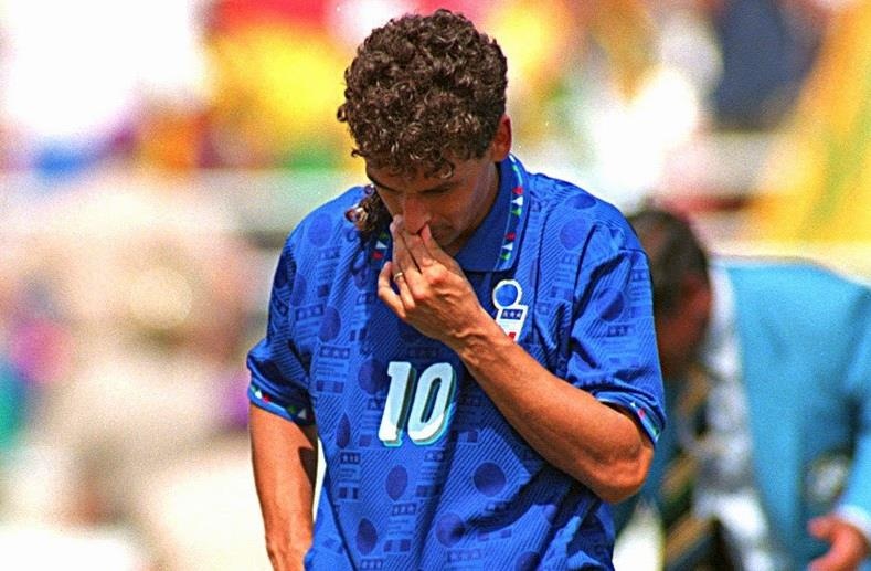 Roberto Baggio - thien tai va cu luan luu nghiet nga hinh anh