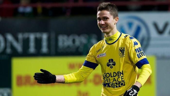 Cach su dung nhan su 'quai dan' cua Sint-Truidense hinh anh