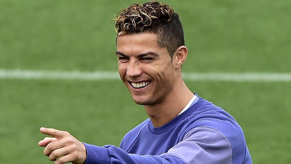 Ronaldo: 'Barca chi nhieu tien nhung dau co vo dich Champions League' hinh anh