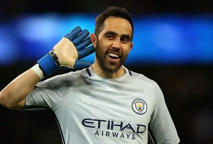 Thu mon Man City tang nha cho gia dinh CDV nhi vo gia cu hinh anh