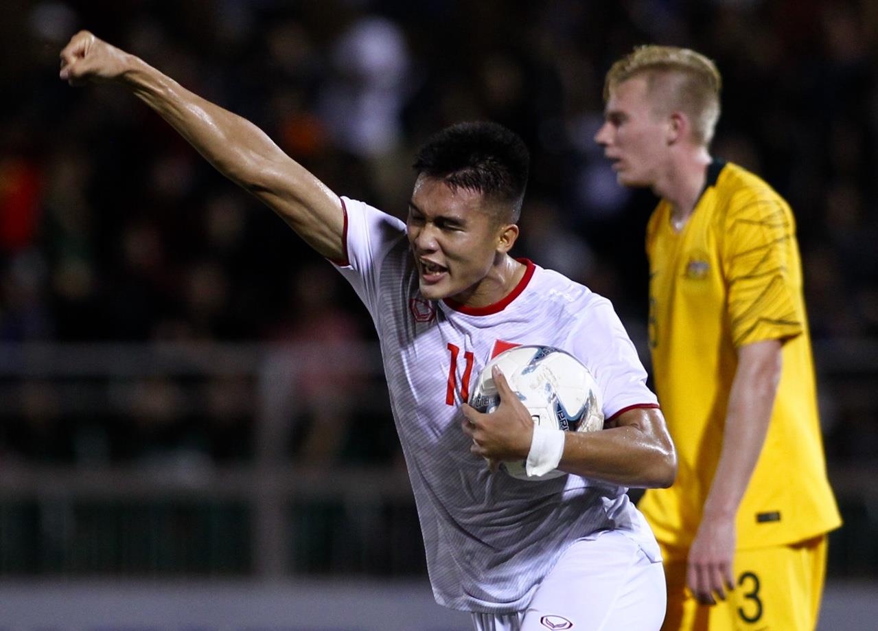 U18 Viet Nam danh bai Singapore 3-0 o cup Dong Nam A hinh anh