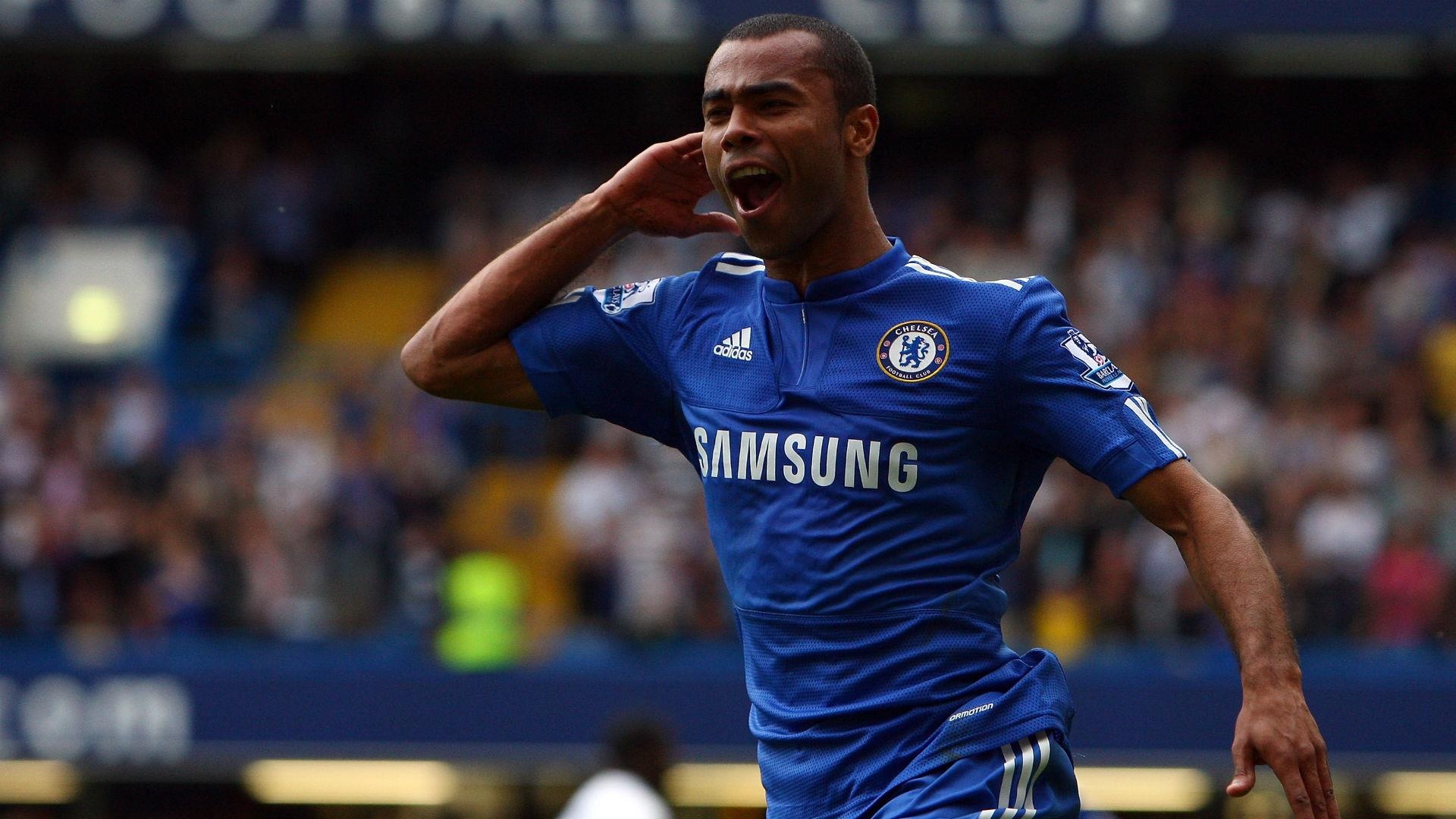 Ashley Cole giai nghe anh 1