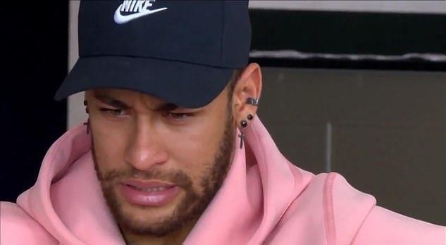 Neymar bat khoc vi khong the toi Barca hinh anh
