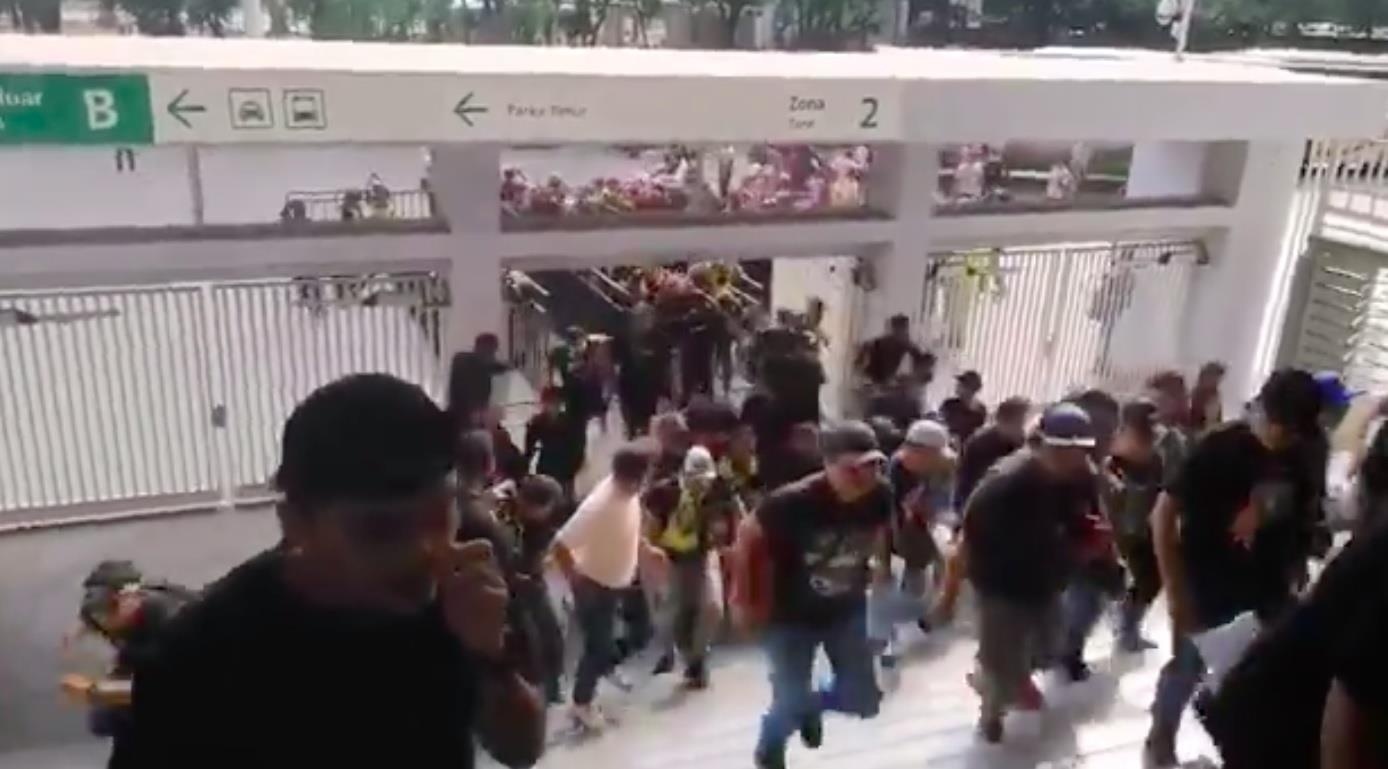 CĐV Malaysia bị tấn công ảnh 1 CDV Malaysia bi tan cong anh 1