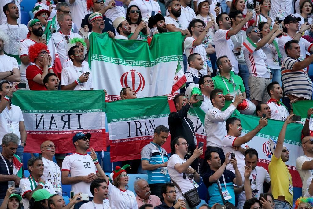 Nu CDV tu thieu vi bi ngan can xem bong da hinh anh