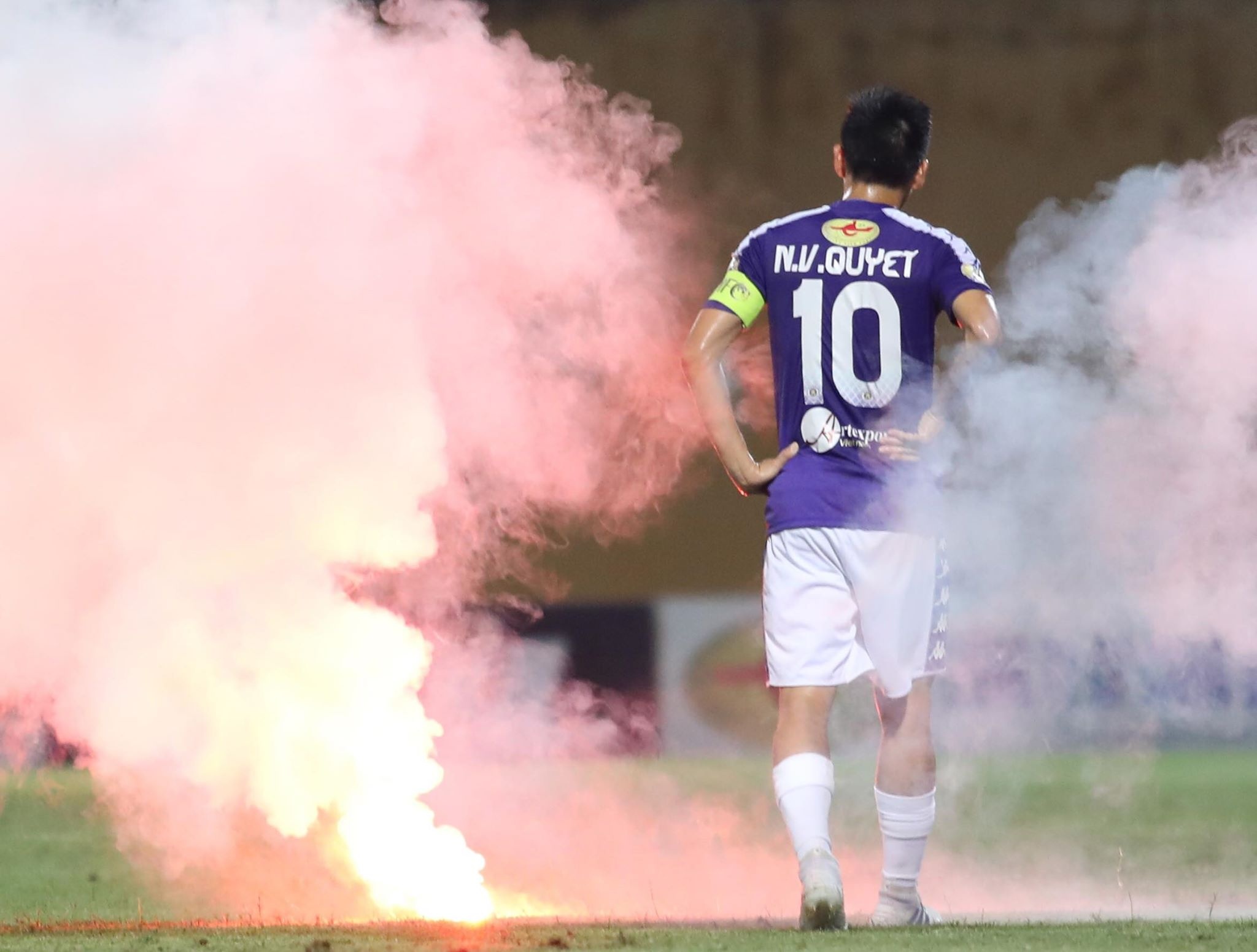 Pháo sáng sân hàng đẫy ảnh 3 Phao sang san hang day anh 3