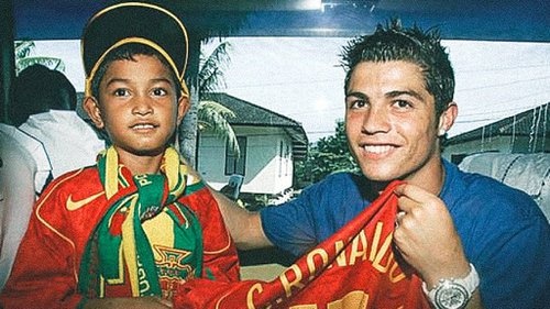 Ronaldo giup nan nhan song than o Indonesia doi doi hinh anh