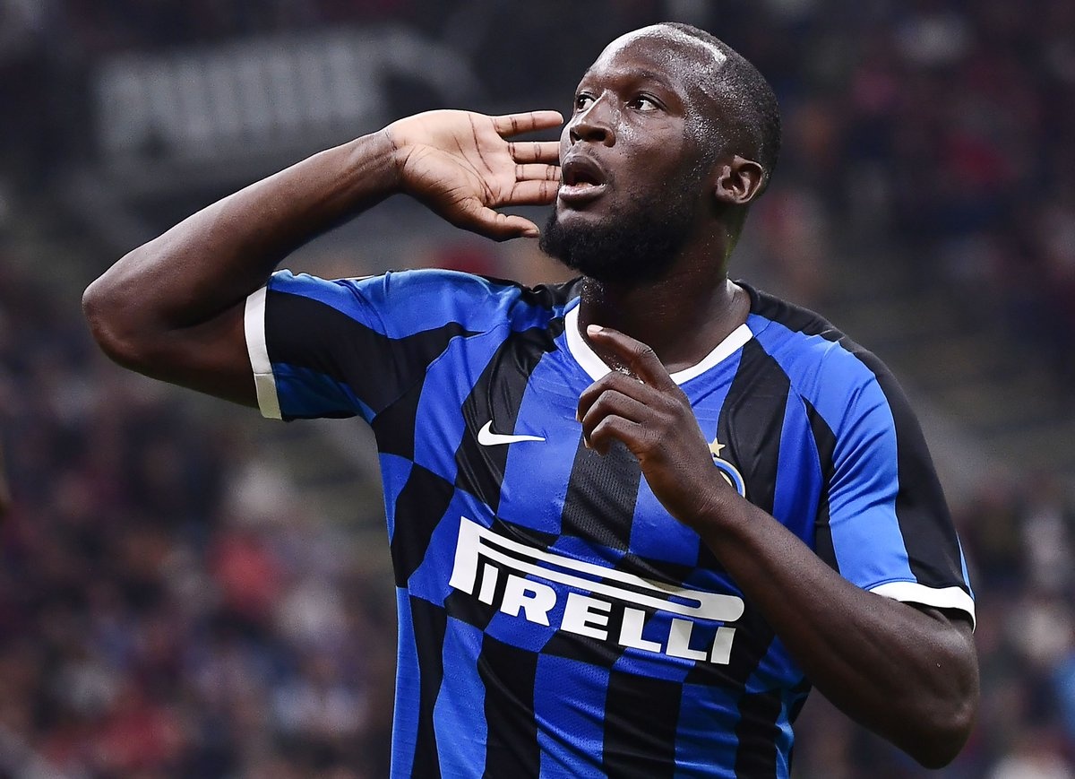 Lukaku ghi ban, Inter thang AC Milan va giat ngoi dau tu Juve hinh anh