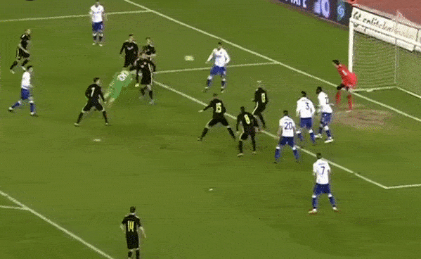 Thu mon lao len tan cong phut cuoi tran hinh anh