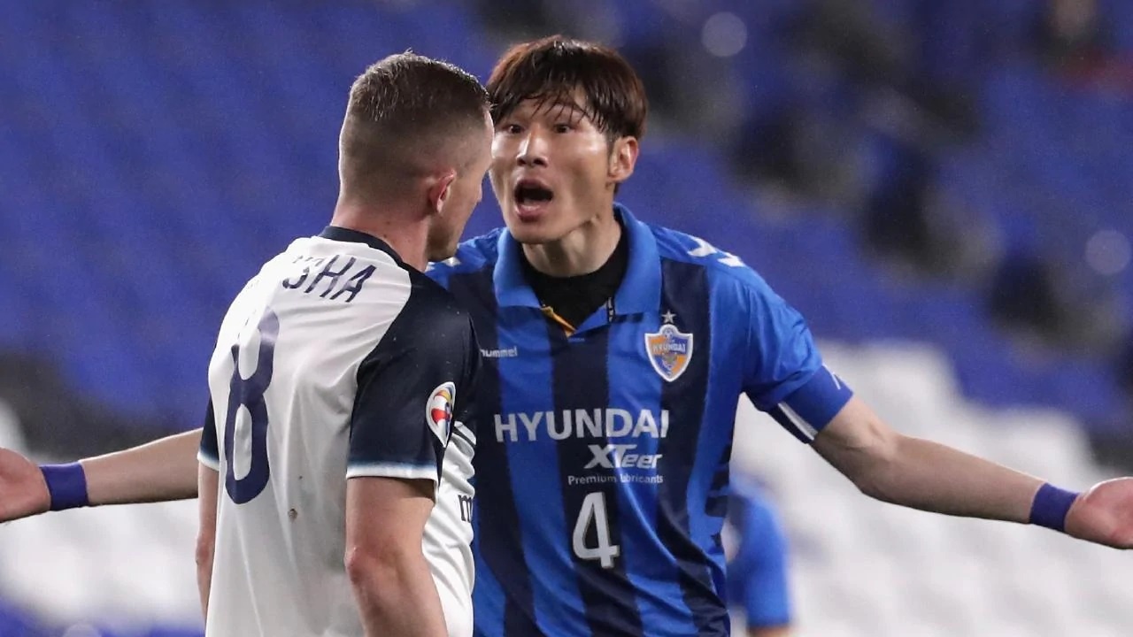 CLB Ha Noi bi cam tham du cup chau A anh 6