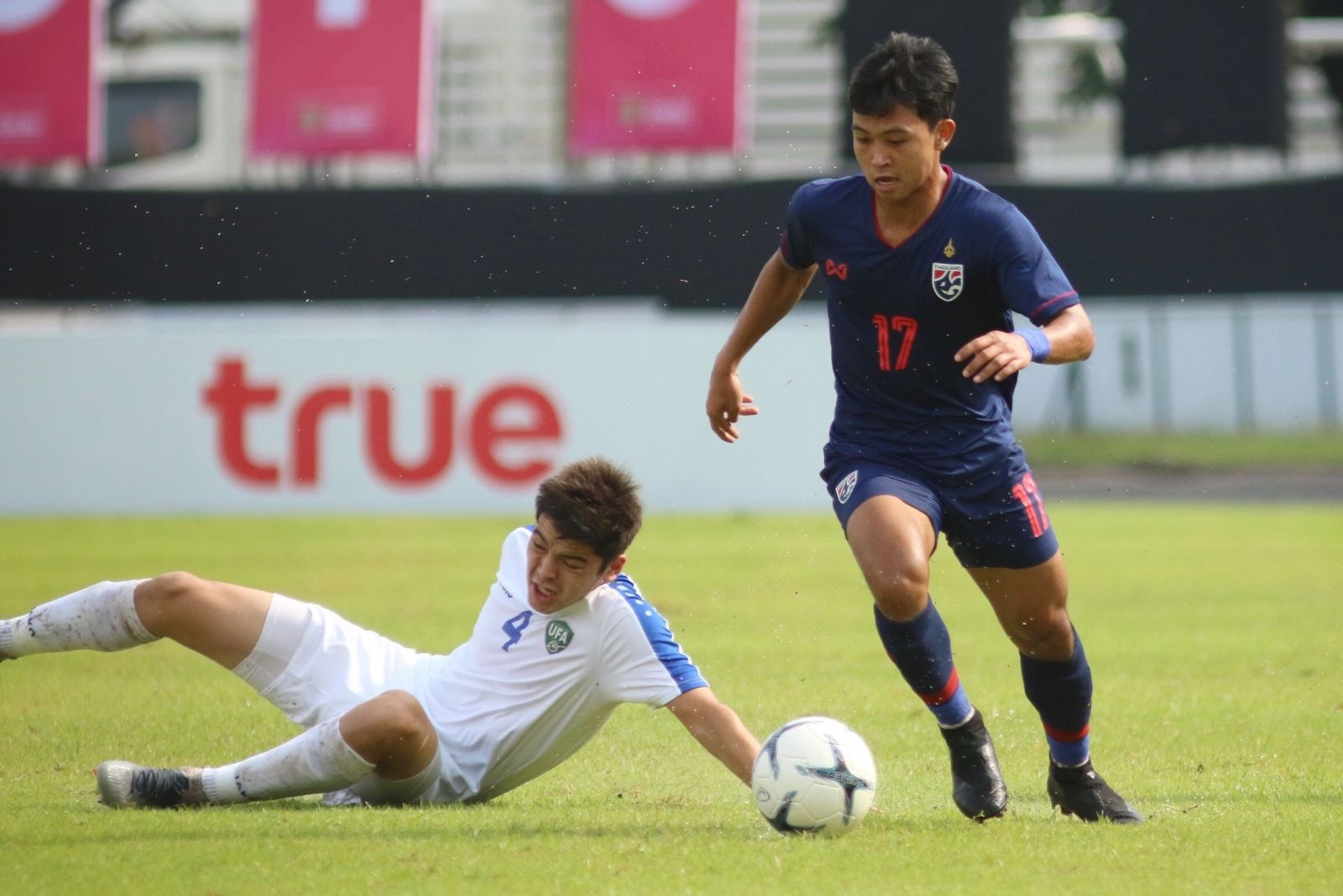 U19 Thai Lan ve bet o giai dau tren san nha khi thua Uzbekistan hinh anh